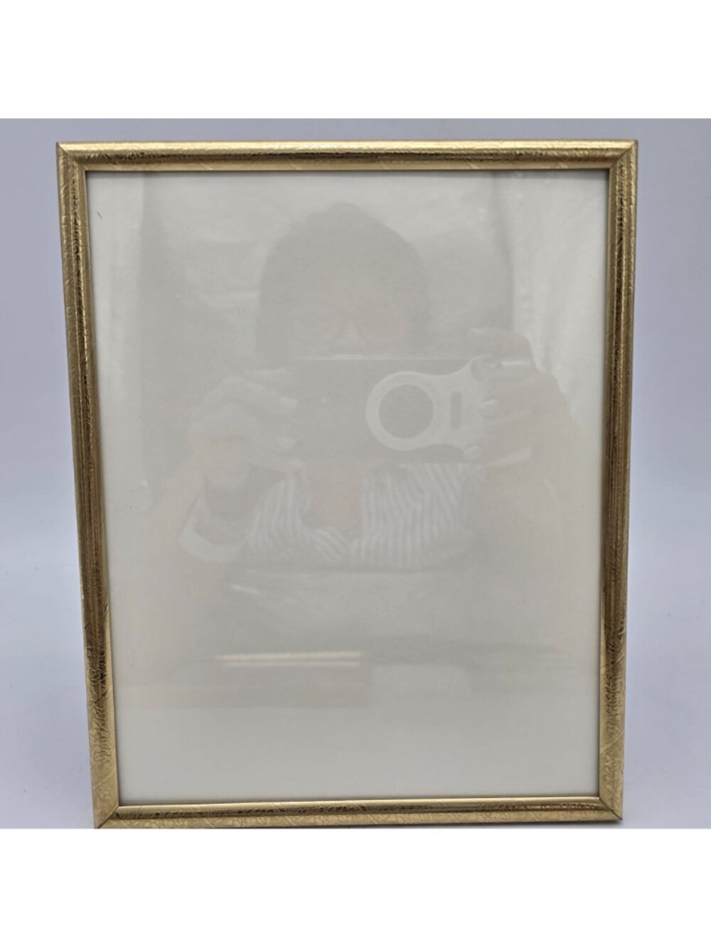 Elegant Gold Tone Metal Picture Frame Black Velvet Back Easel Style 8x10 - Picture 2 of 10